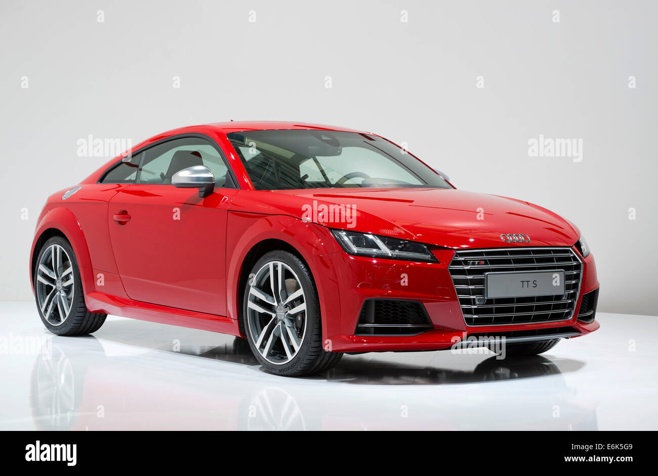 Audi tt hi-res stock photography and images - Alamy