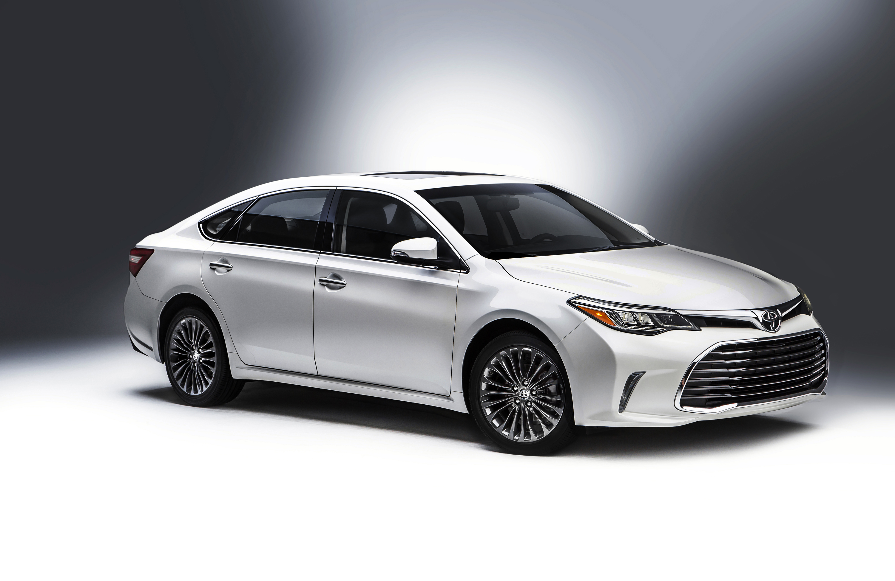 First Look in the 'Second City:' The Refreshed 2016 Toyota Avalon Premium  Mid-Sized Sedan - Toyota USA Newsroom