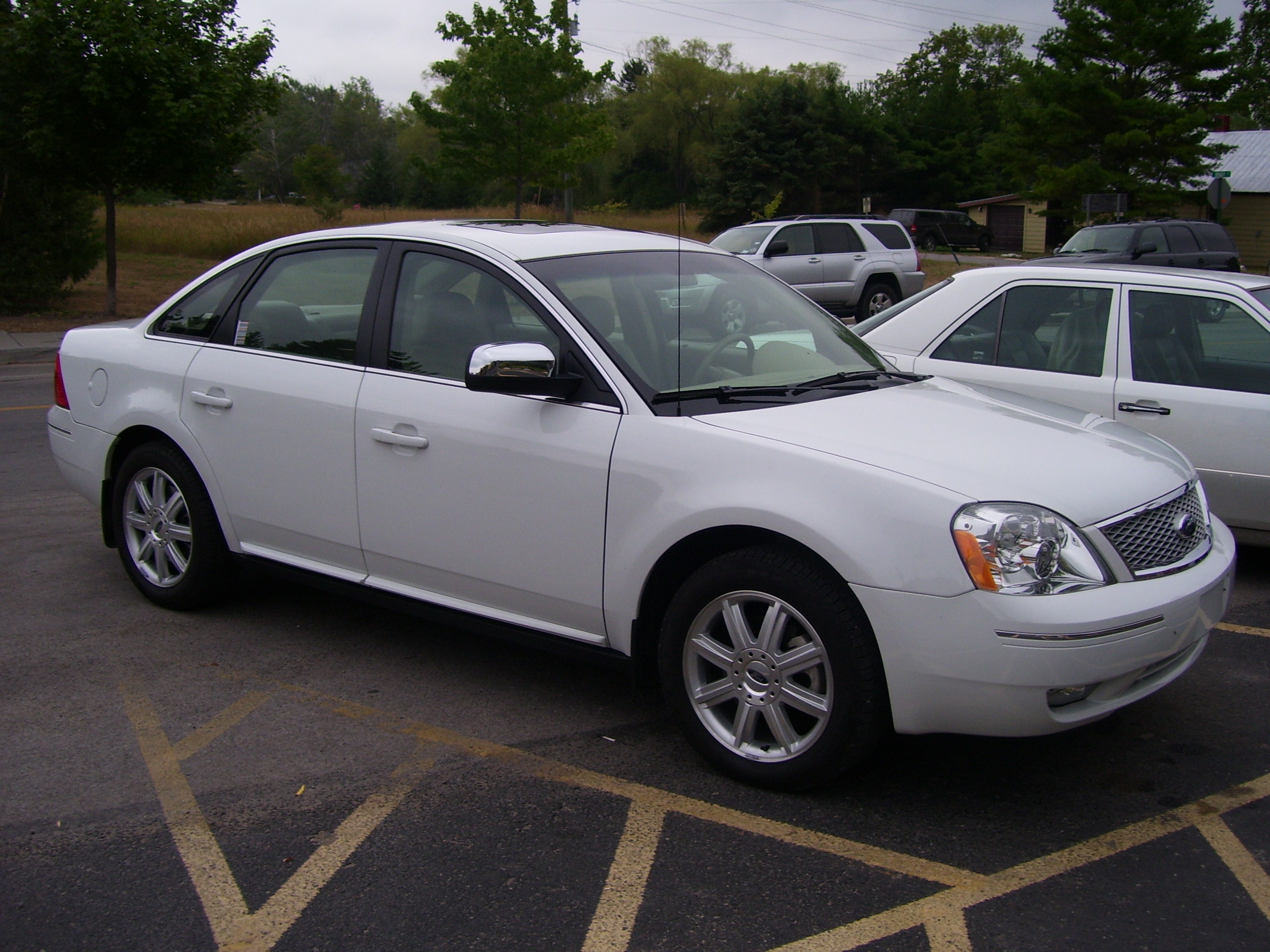 File:Ford Five Hundred 2006.jpg - Wikimedia Commons
