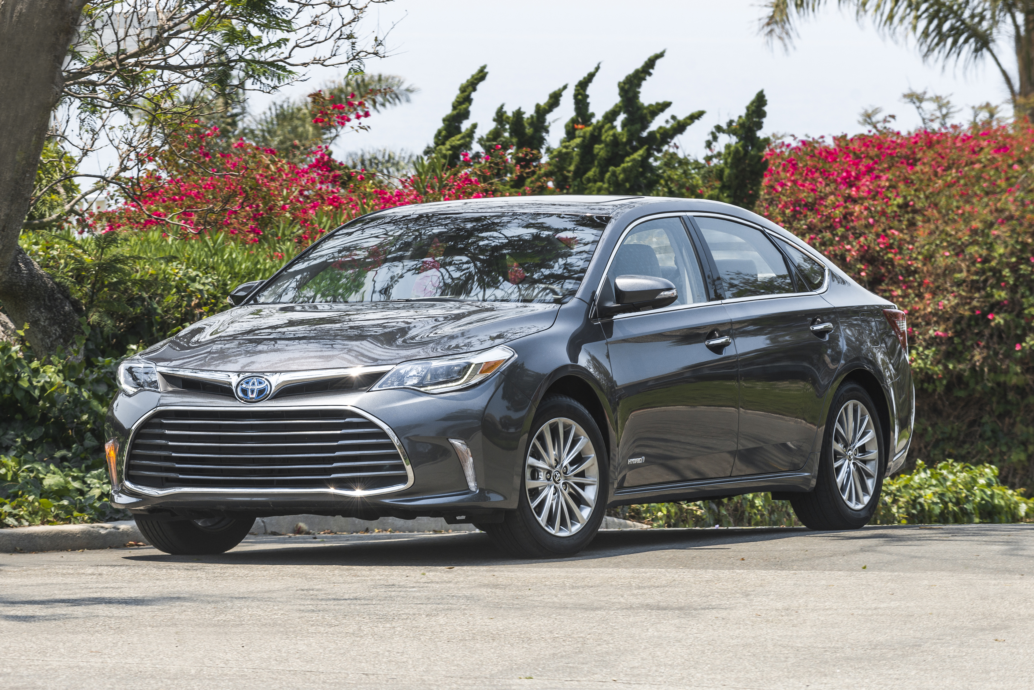 2018 Toyota Avalon Hybrid: A Smooth, Sumptuous, Efficient Sedan [Review] -  The Fast Lane Car