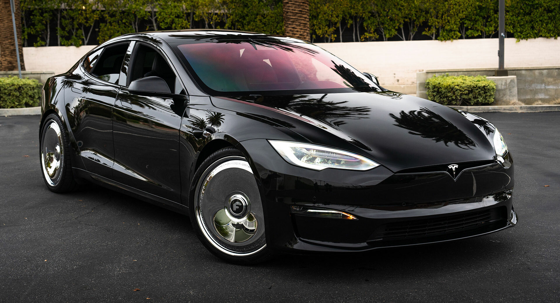 What Do You Think Of This Tesla Model S Plaid On Big Dish Wheels? |  Carscoops