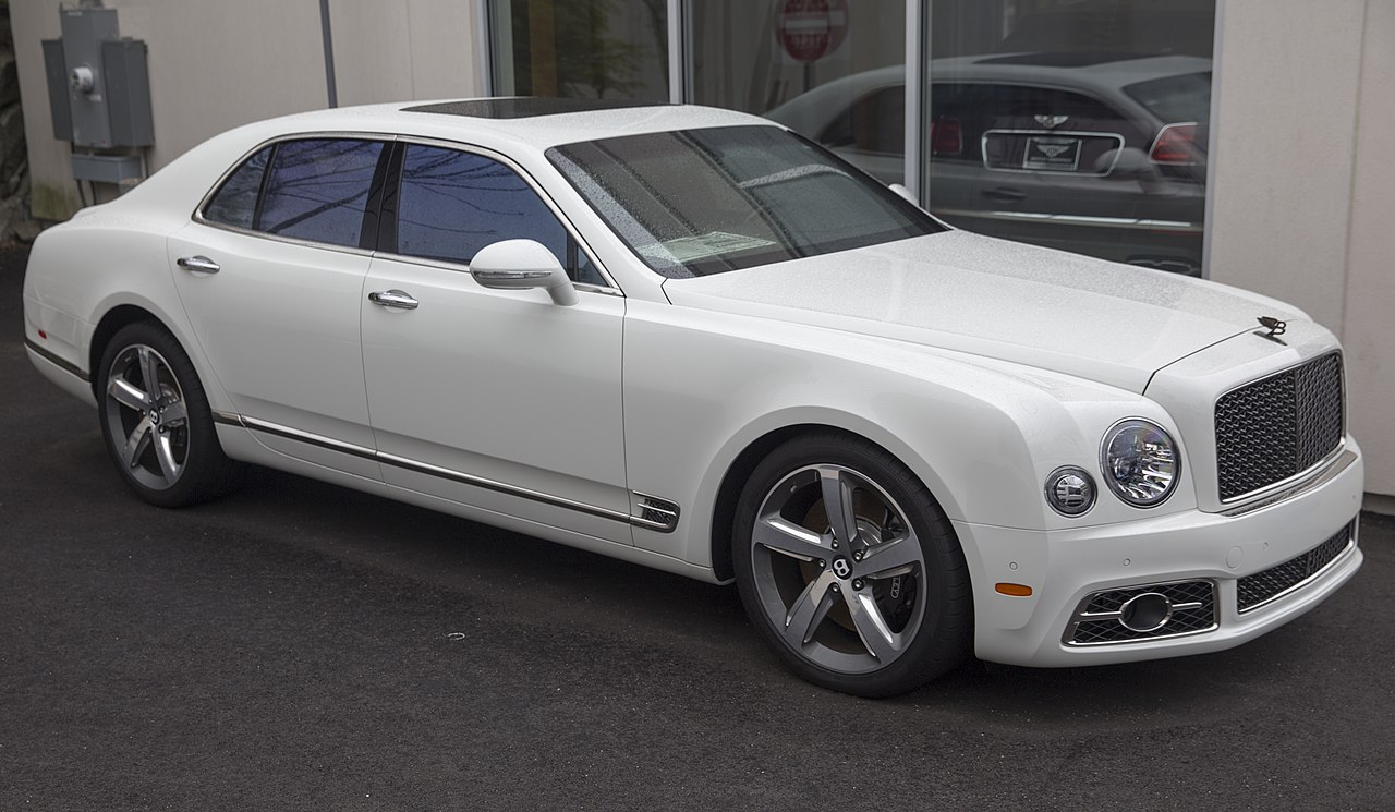 File:2018 Bentley Mulsanne Speed in Glacier White, front right.jpg -  Wikimedia Commons