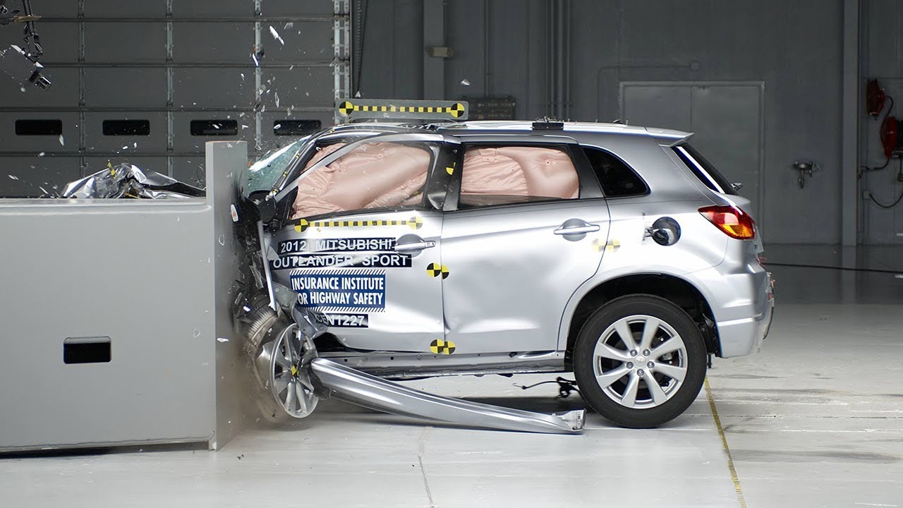 2012 Mitsubishi Outlander Sport driver-side small overlap IIHS crash test -  YouTube