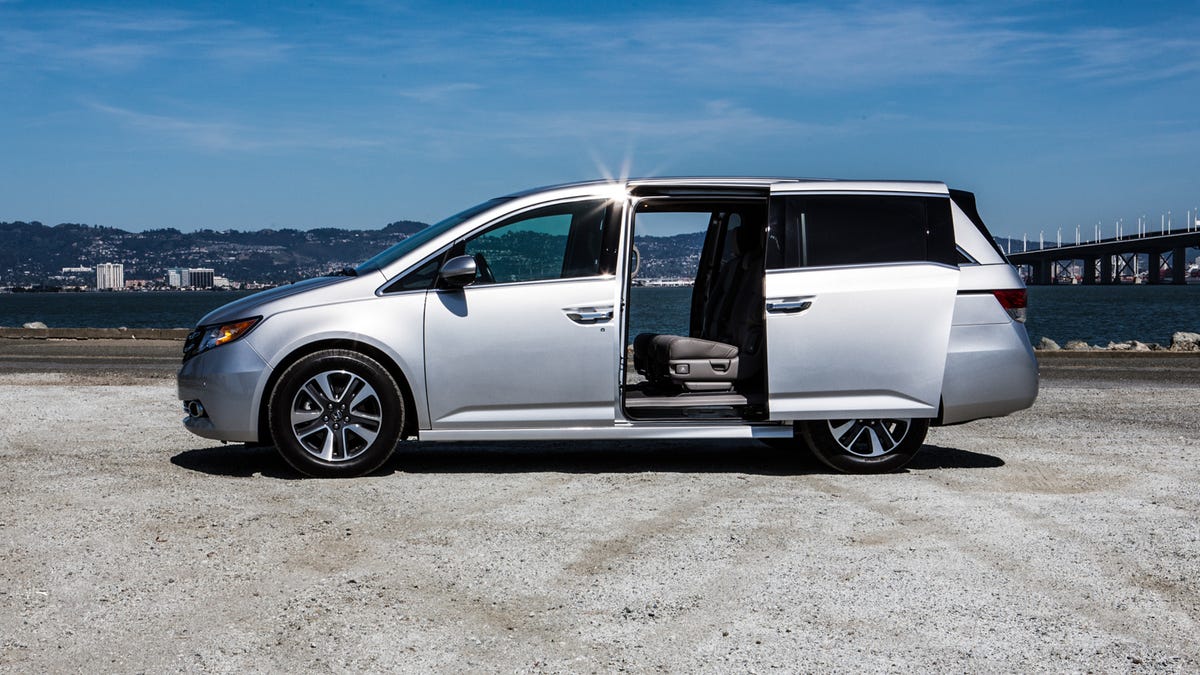 2014 Honda Odyssey review: Honda's easy-driving Odyssey sticks to minivan  formula - CNET