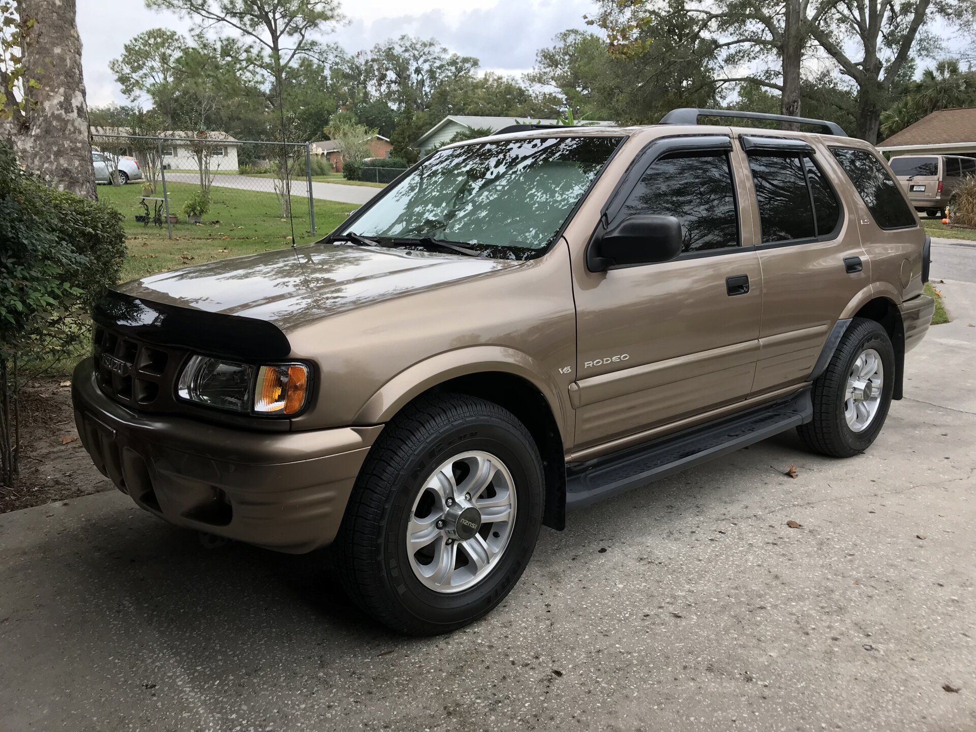 Isuzu Rodeo Still looks new after 17 years of detailing