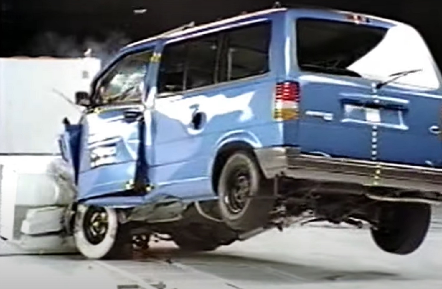 1996 Ford Aerostar Crash Test Shows How Far Safety Has Come: Video