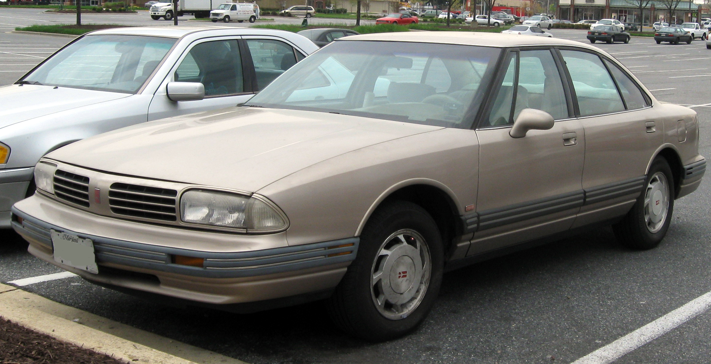 File:1994-1995 Oldsmobile Eighty-Eight -- 03-28-2012.JPG - Wikimedia Commons