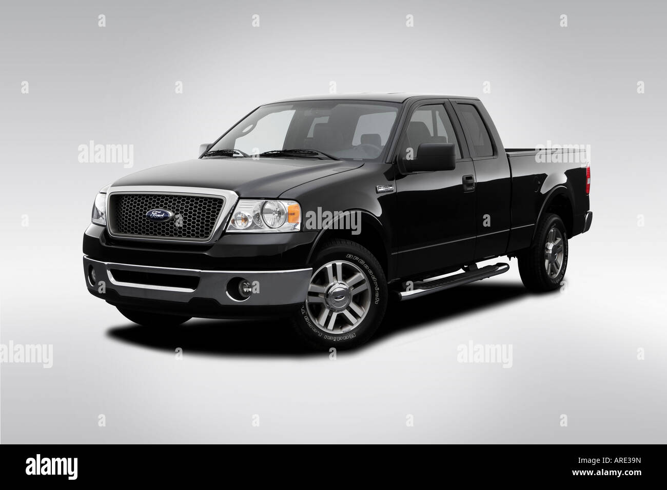 2006 Ford F-150 Lariat in Black - Front angle view Stock Photo - Alamy