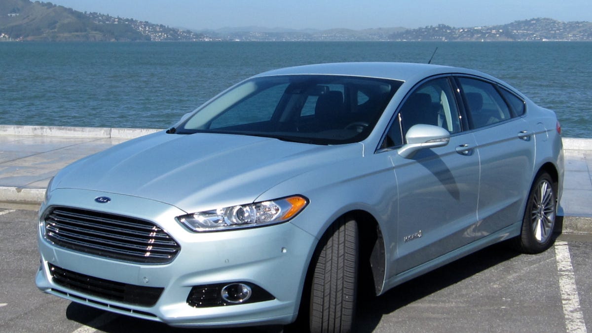 2013 Ford Fusion Hybrid review: Ford puts its best tech forward in midsize  sedan - CNET
