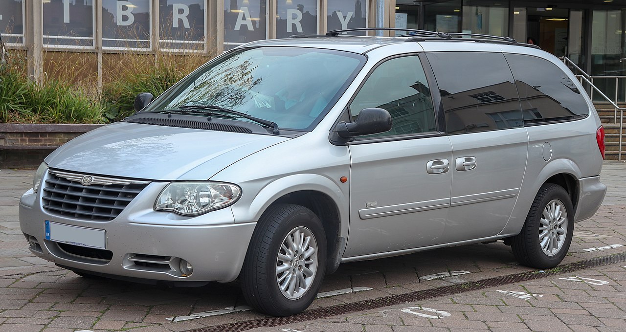 File:2007 Chrysler Grand Voyager Signature CRDA 2.8 Front.jpg - Wikimedia  Commons