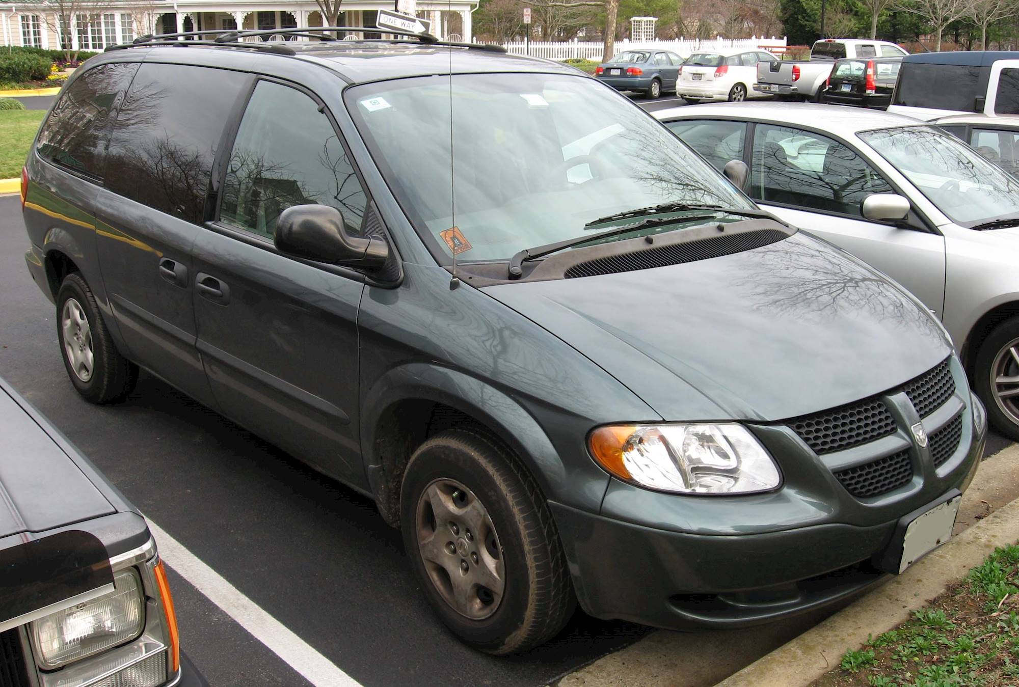 2004 Dodge Caravan SE - Passenger Minivan 2.4L auto
