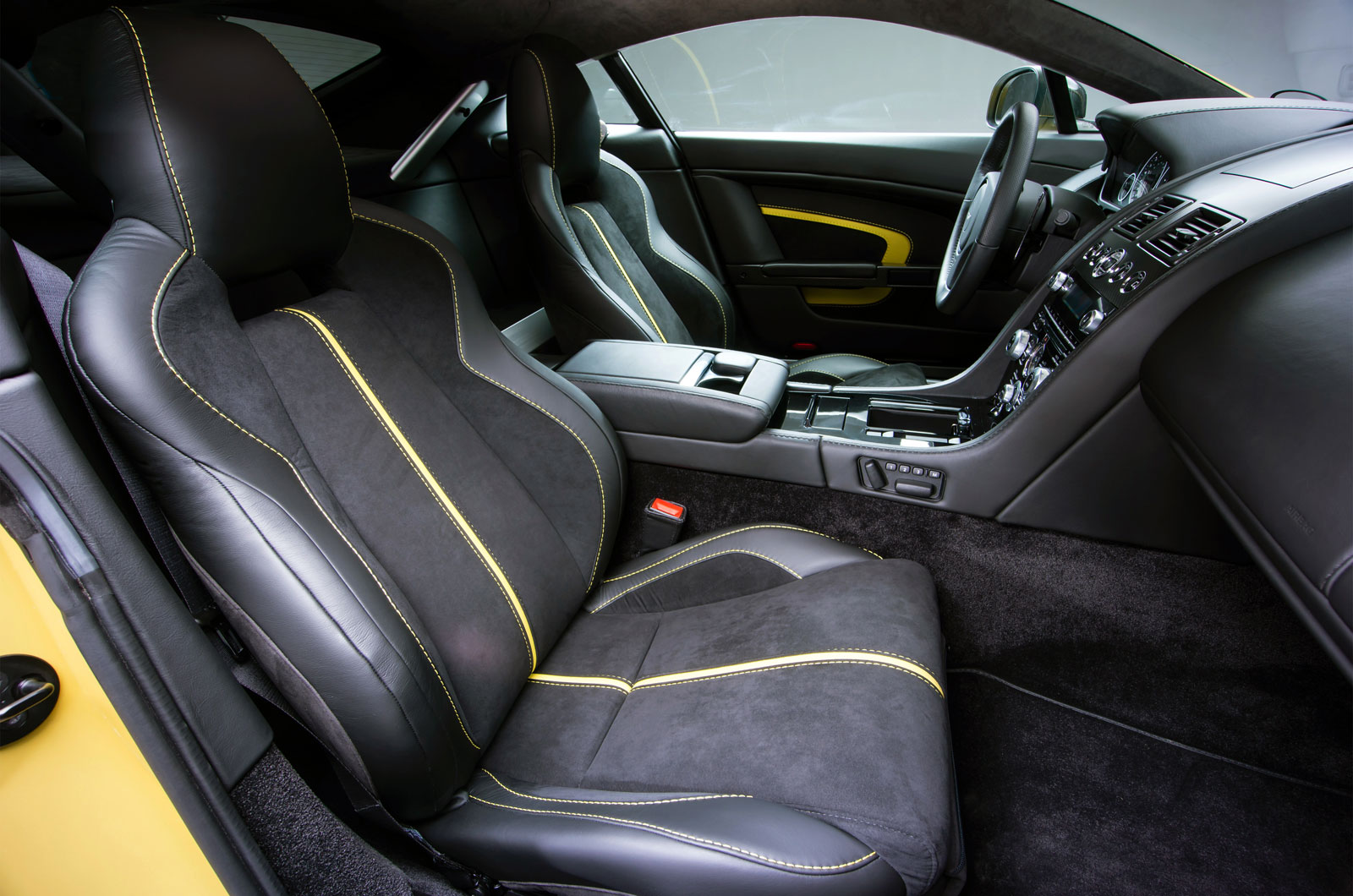 Aston Martin V12 Vantage S Interior - Car Body Design