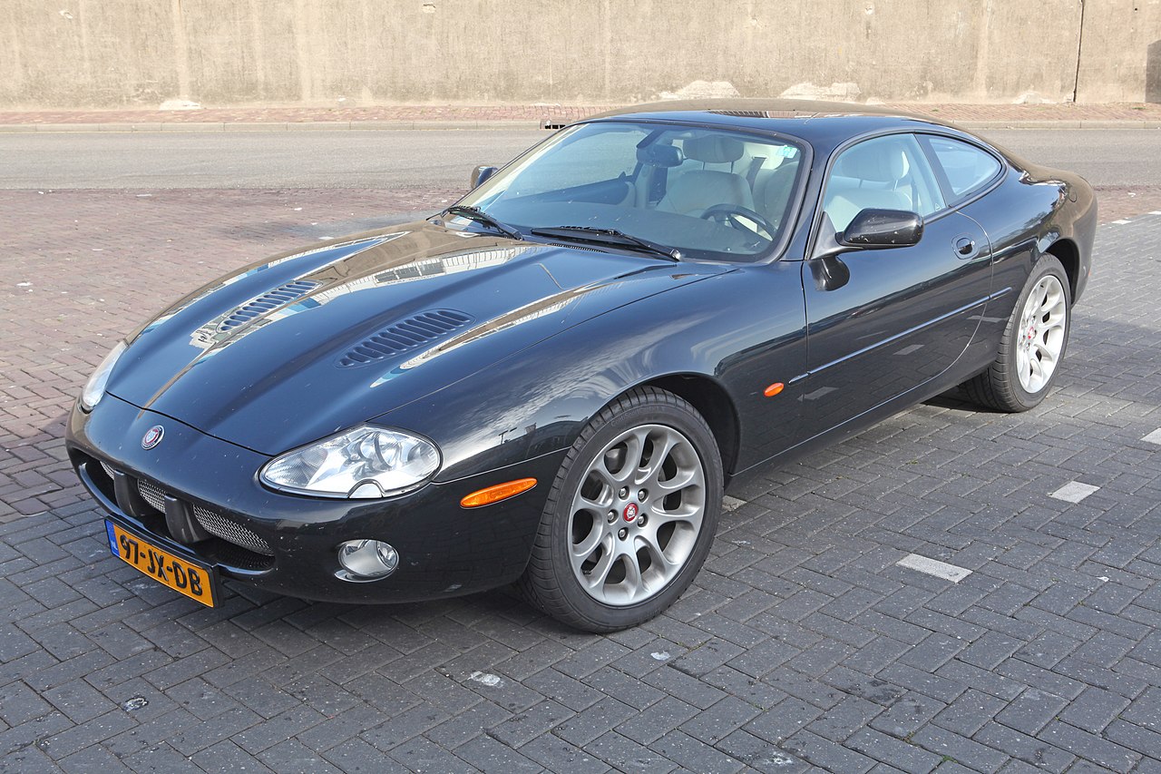 File:2002 Jaguar XKR Coupe (8113541450).jpg - Wikimedia Commons
