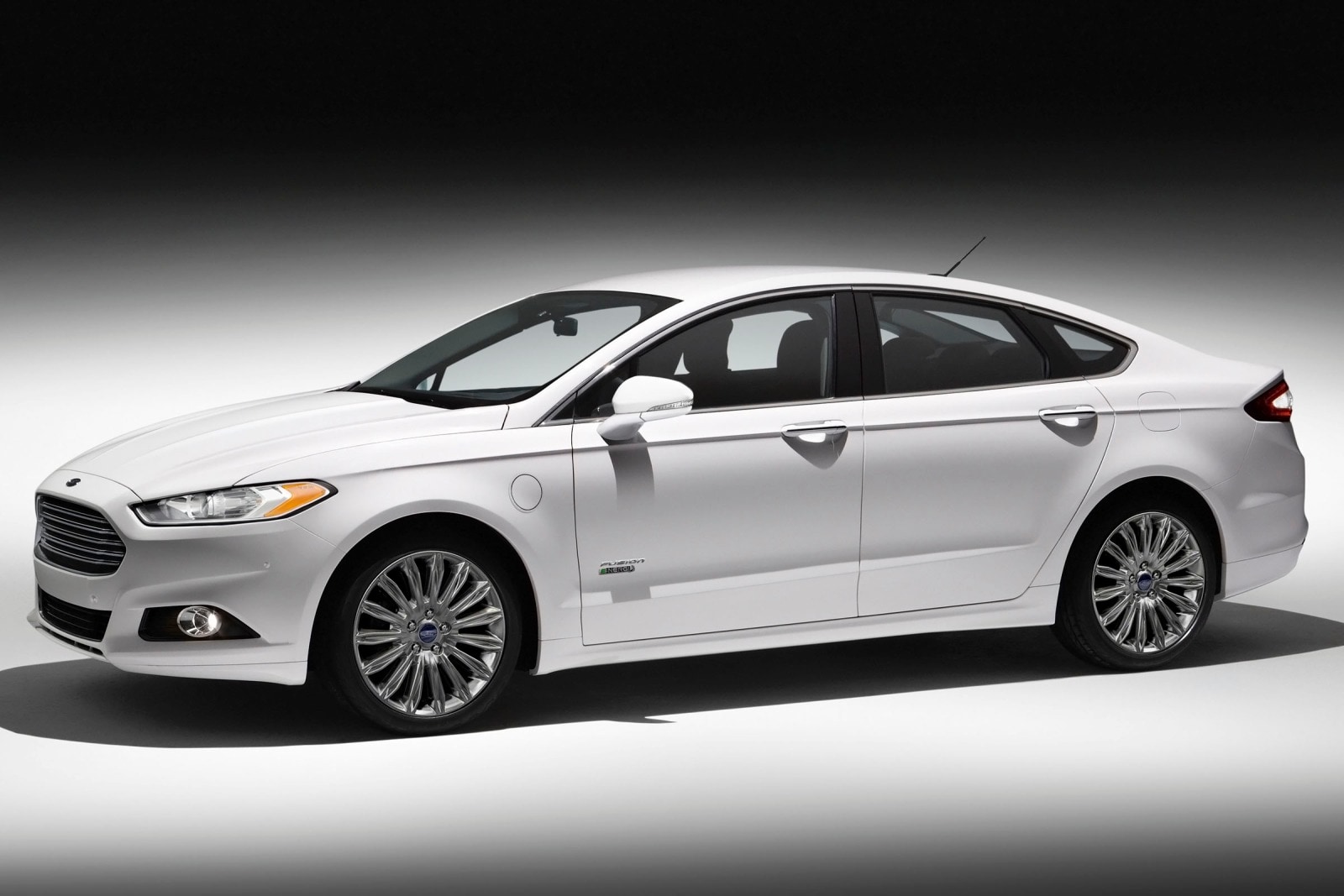 2016 Ford Fusion Energi Review & Ratings | Edmunds
