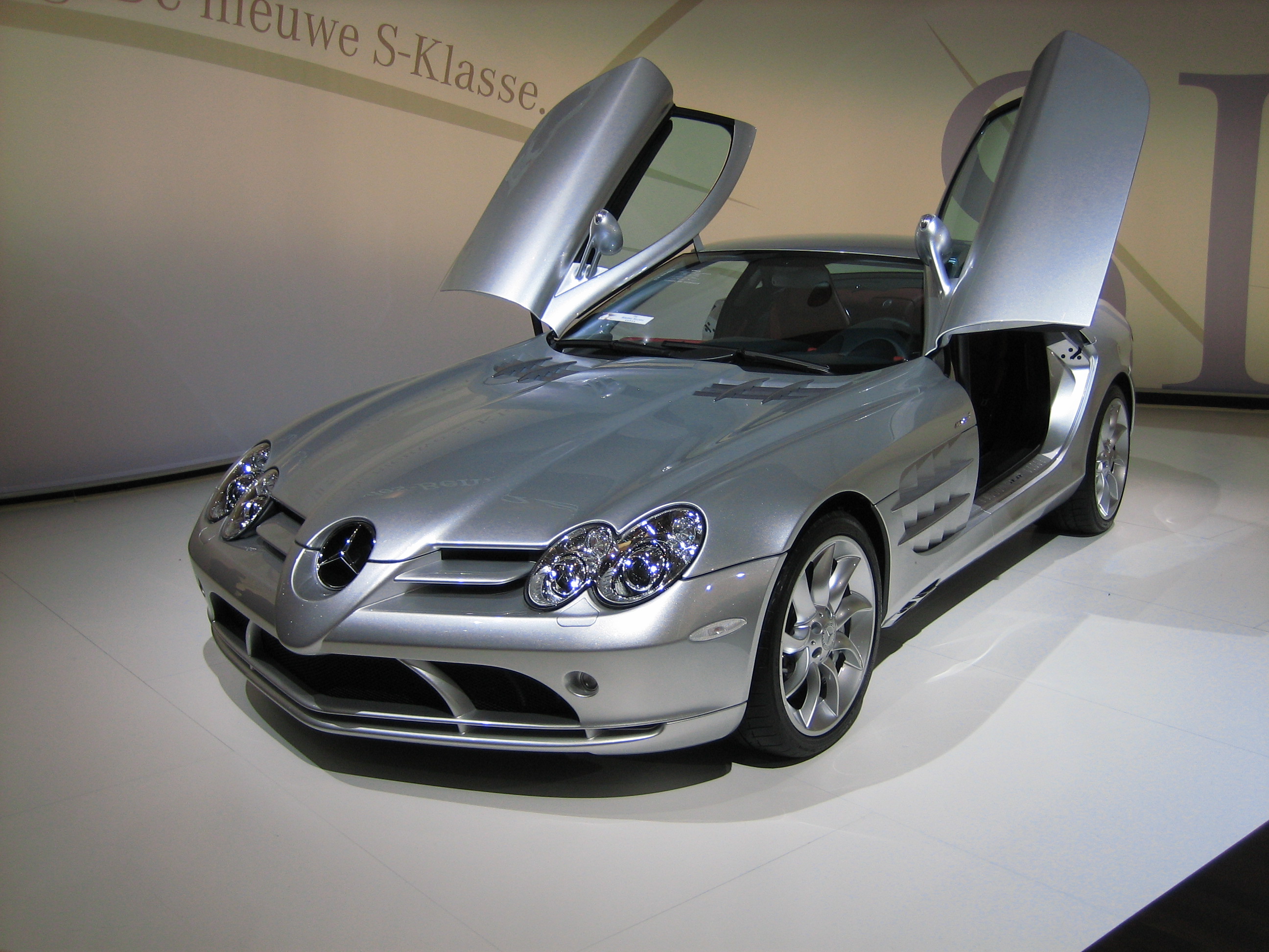File:Mercedes-Benz SLR McLaren 2.jpg - Wikimedia Commons
