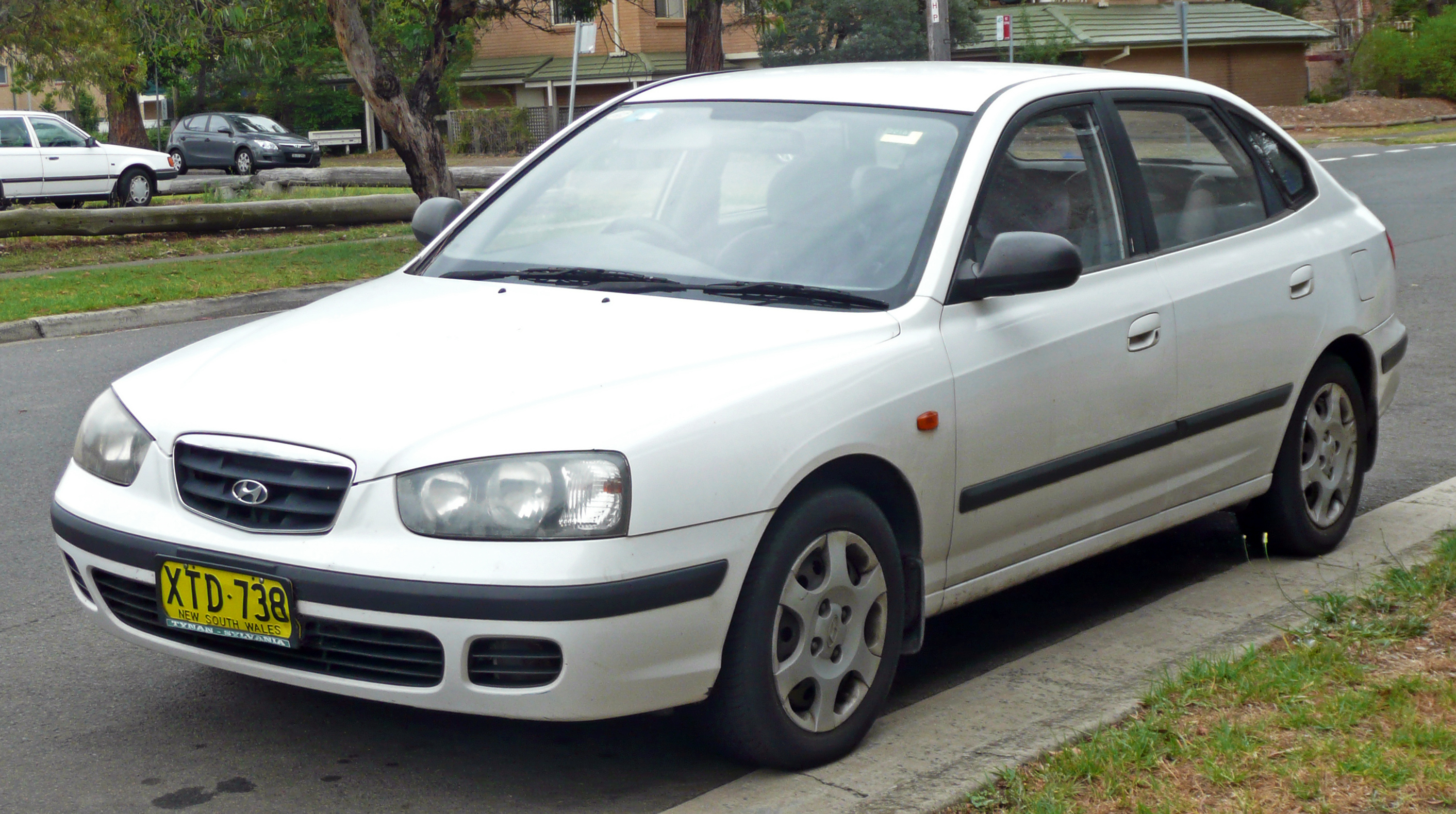 File:2000-2003 Hyundai Elantra (XD) GL hatchback 01.jpg - Wikimedia Commons