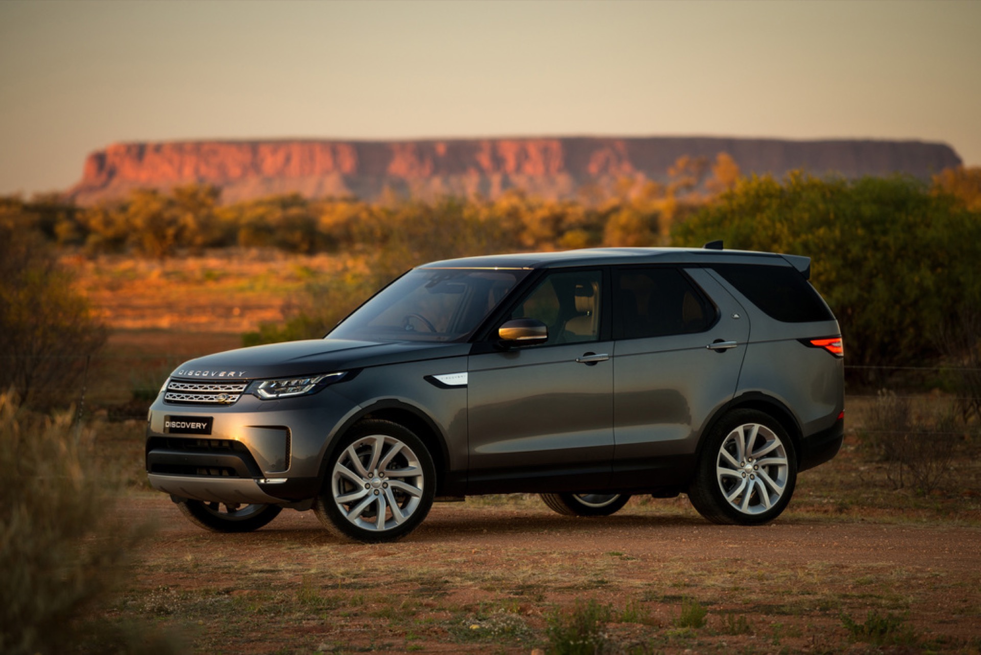 2020 Land Rover Discovery Review, Ratings, Specs, Prices, and Photos - The  Car Connection