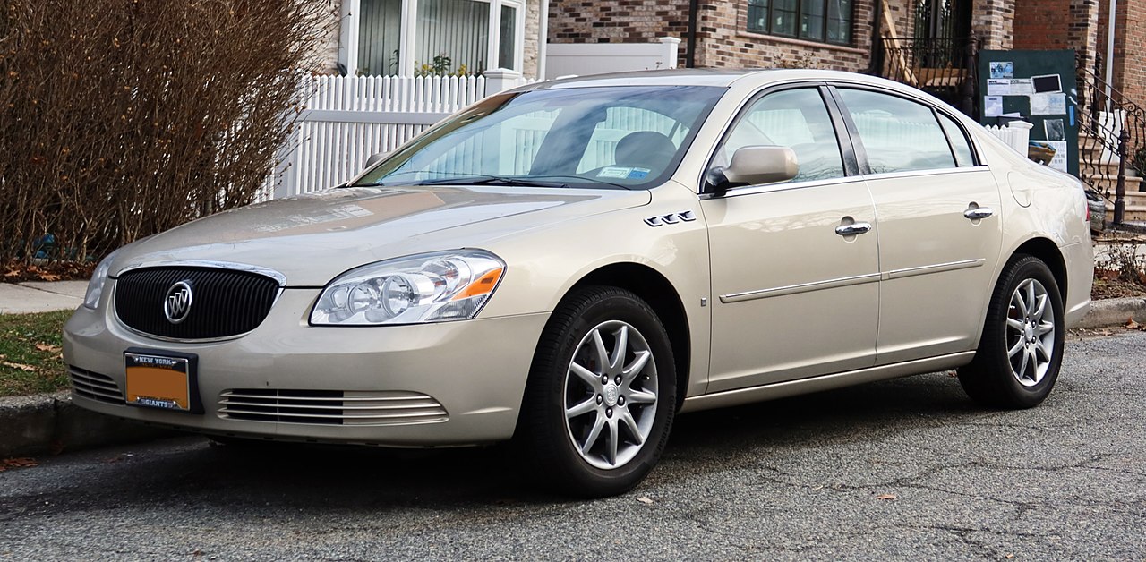 File:2007 Buick Lucerne CXL, front 1.16.21.jpg - Wikimedia Commons
