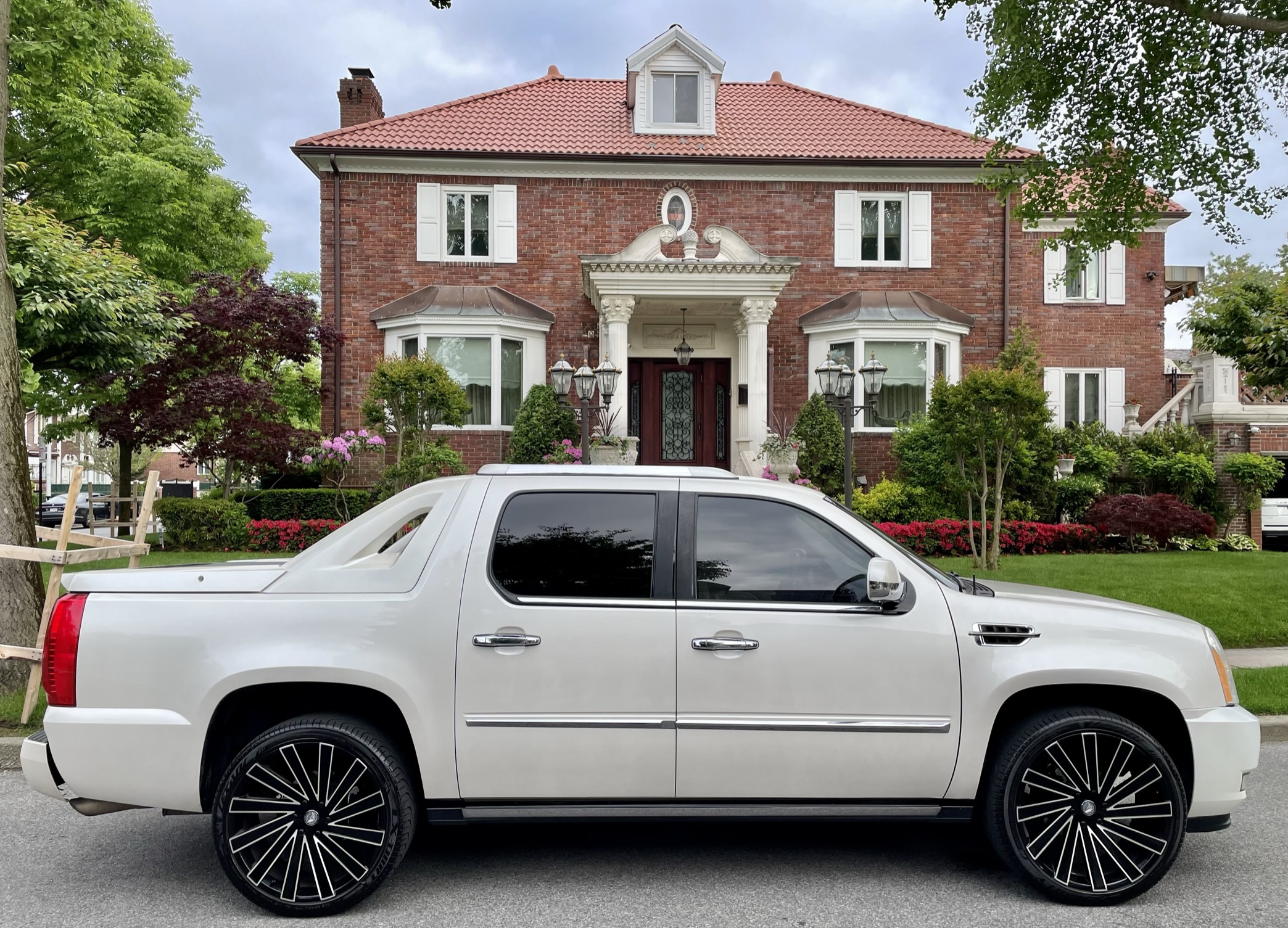 Buy Used 2007 CADILLAC ESCALADE EXT for $18 900 from trusted dealer in  Brooklyn, NY!