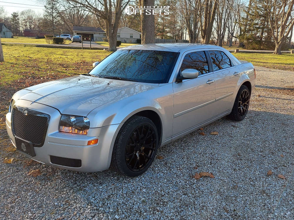 2007 Chrysler 300 with 20x9 20 OE Performance 161 and 245/40R20 Vercelli  and Stock | Custom Offsets