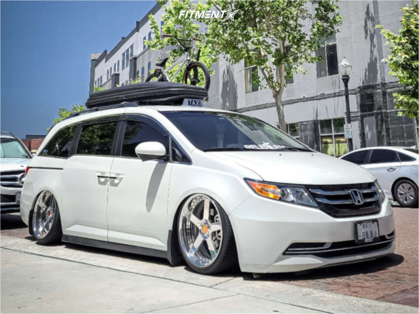 2015 Honda Odyssey EX with 21x9.5 GMR VSS-2 and Falken 215x35 on Air  Suspension | 1768440 | Fitment Industries