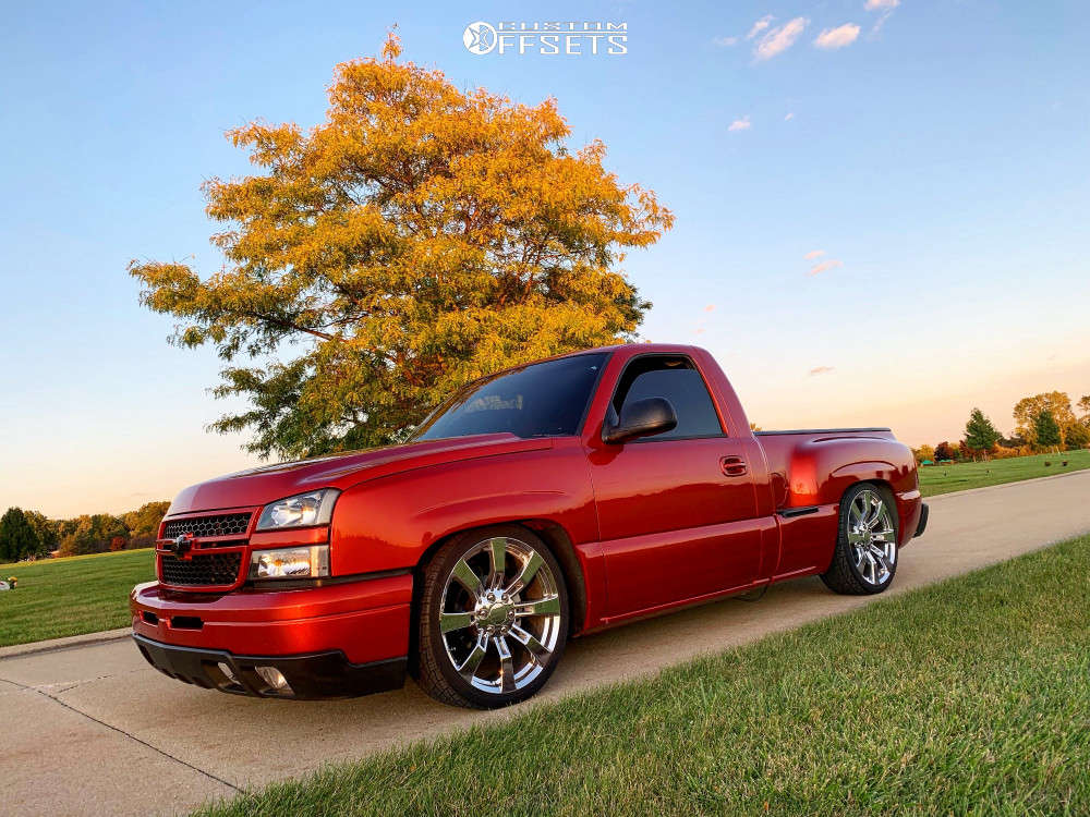 2006 Chevrolet Silverado 1500 with 22x9 31 OE Performance 144 and 265/35R22  Nankang Sp-7 and Lowered 5F / 7R | Custom Offsets