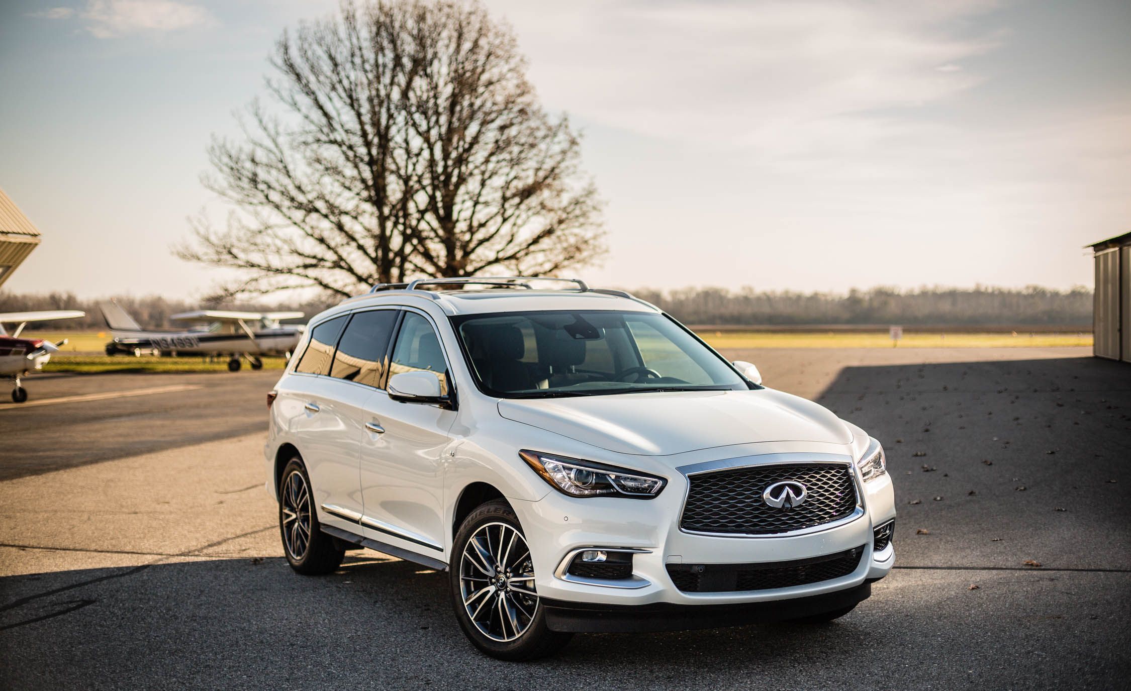 2017 Infiniti QX60 Review, Pricing, and Specs