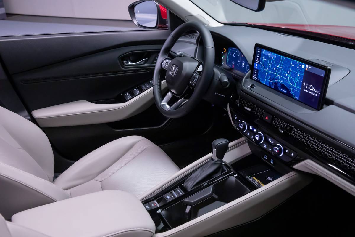 2023 Honda Accord Hybrid Specs, Price, MPG & Reviews | Cars.com