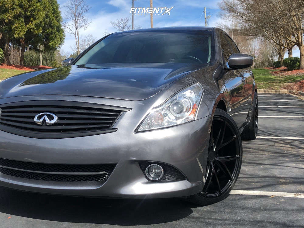 2015 INFINITI Q40 Base with 20x9 Niche Misano and Toyo Tires 245x35 on  Stock Suspension | 646249 | Fitment Industries