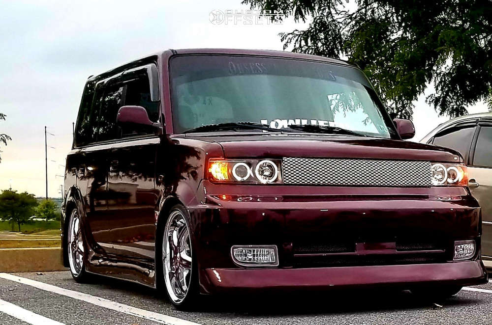2005 Scion XB with 18x7.5 35 Divici Avvito and 215/35R18 Velozza Zxv4 and  Air Suspension | Custom Offsets