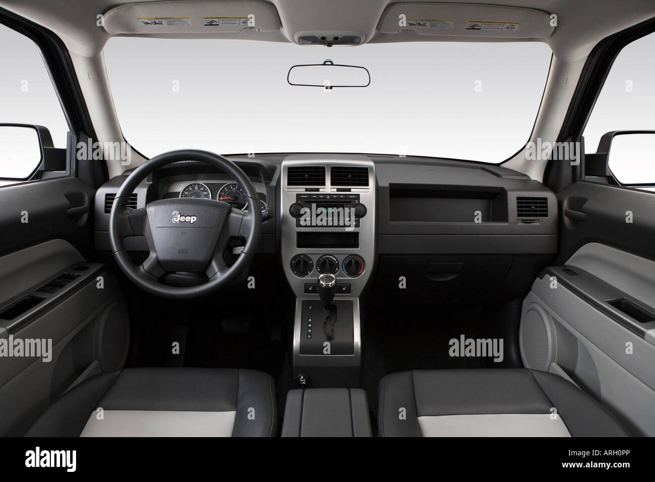 2007 Jeep Patriot Limited in Blue - Dashboard, center console, gear shifter  view Stock Photo - Alamy