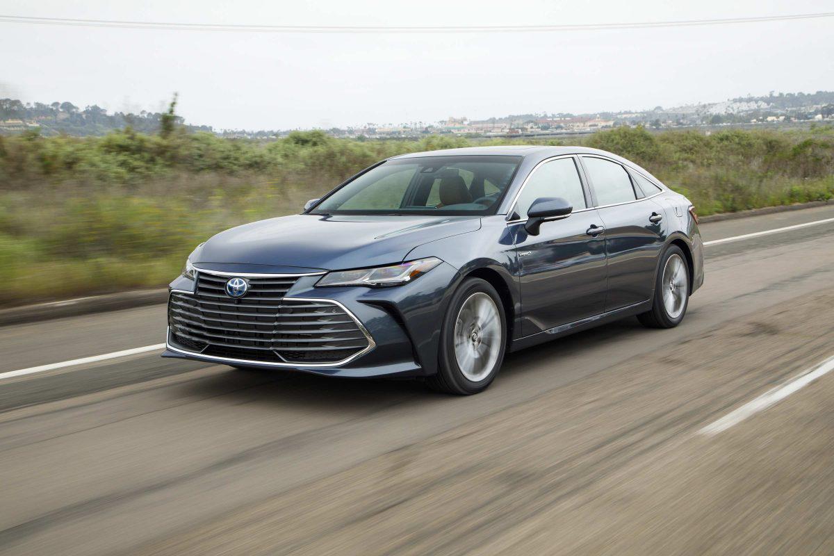 Toyota Makes It Really Hard Not To Choose The Hybrid Version Of The 2019  Avalon