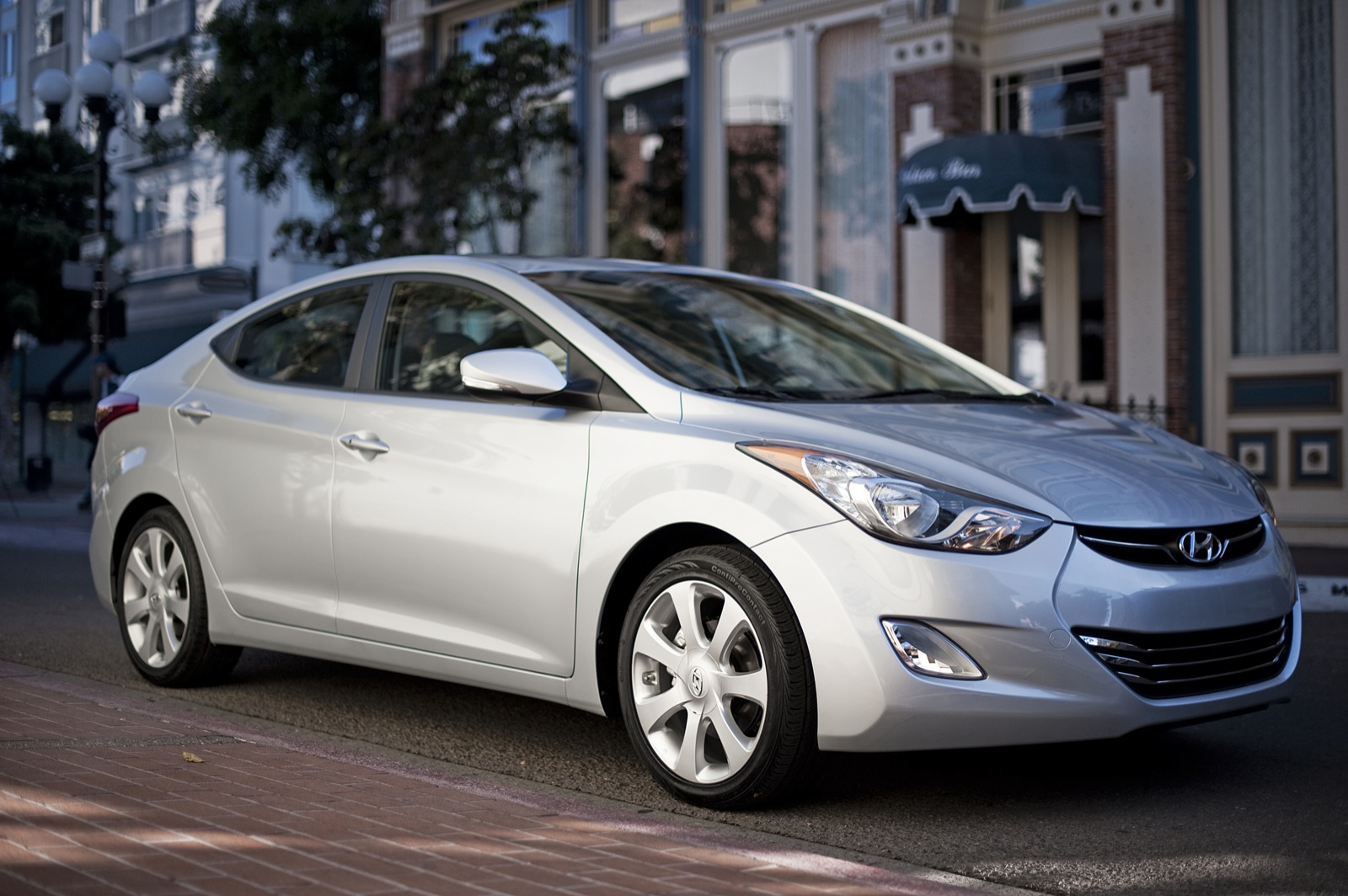 Five Things We Like About The New 2011 Hyundai Elantra (Video)