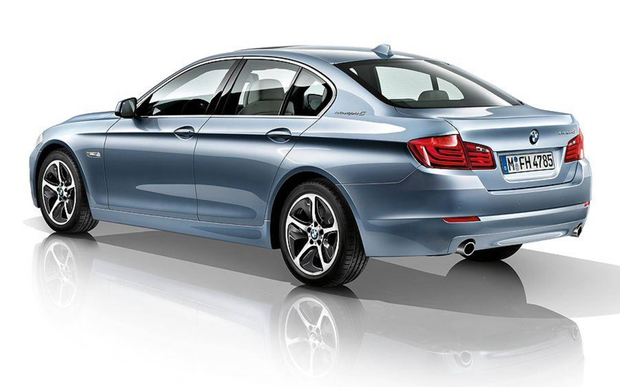 2012 BMW ActiveHybrid 5 heads for Detroit auto show in January