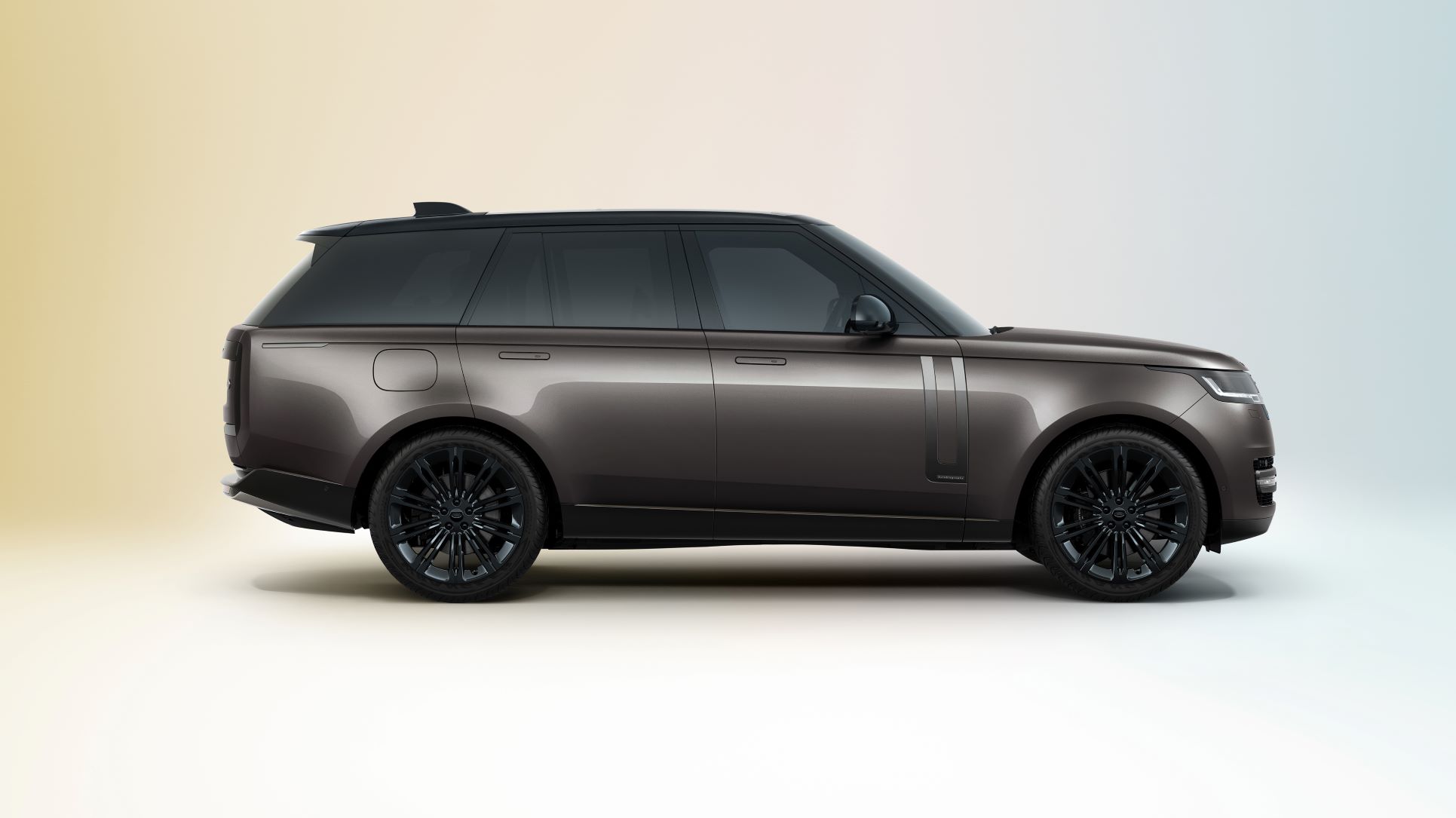 What's the Difference Between a Range Rover and a Land Rover Discovery?