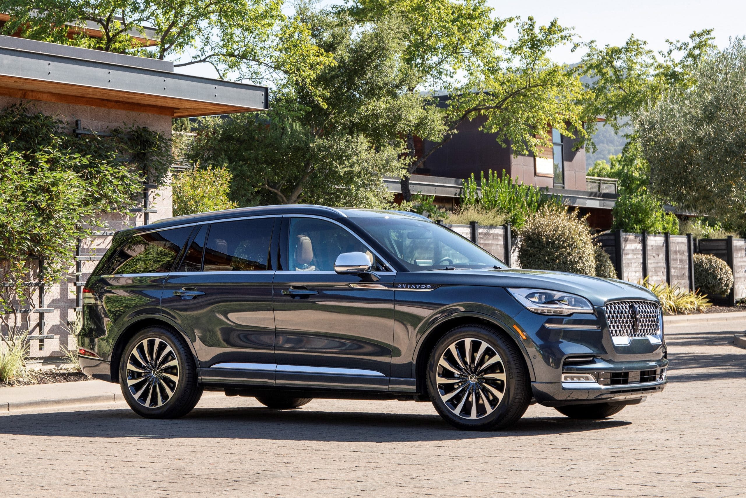 Test Drive: 2021 Lincoln Aviator Hybrid Review - CARFAX