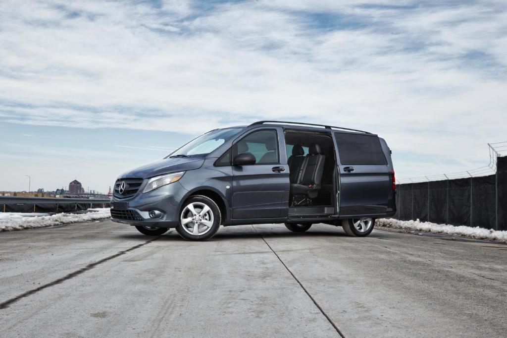 Review: New Mercedes-Benz Metris has more oomph, luxury than average  commercial van – Orange County Register