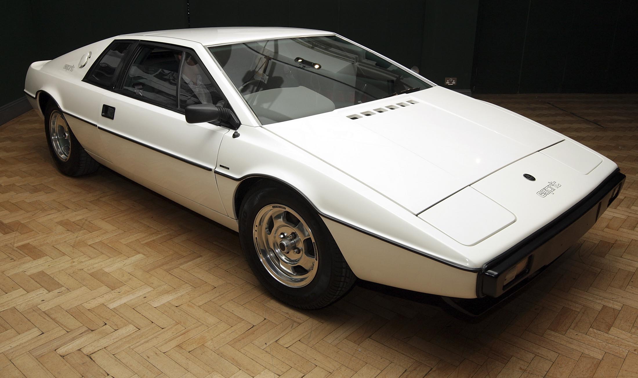 Why the Lotus Esprit Is Worth Investing In - Bloomberg