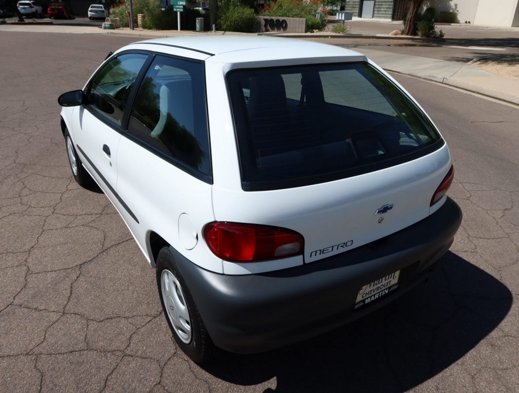This 400 Mile Chevy Metro Hatchback Is An Economy Car Time Capsule From  2000 | Carscoops