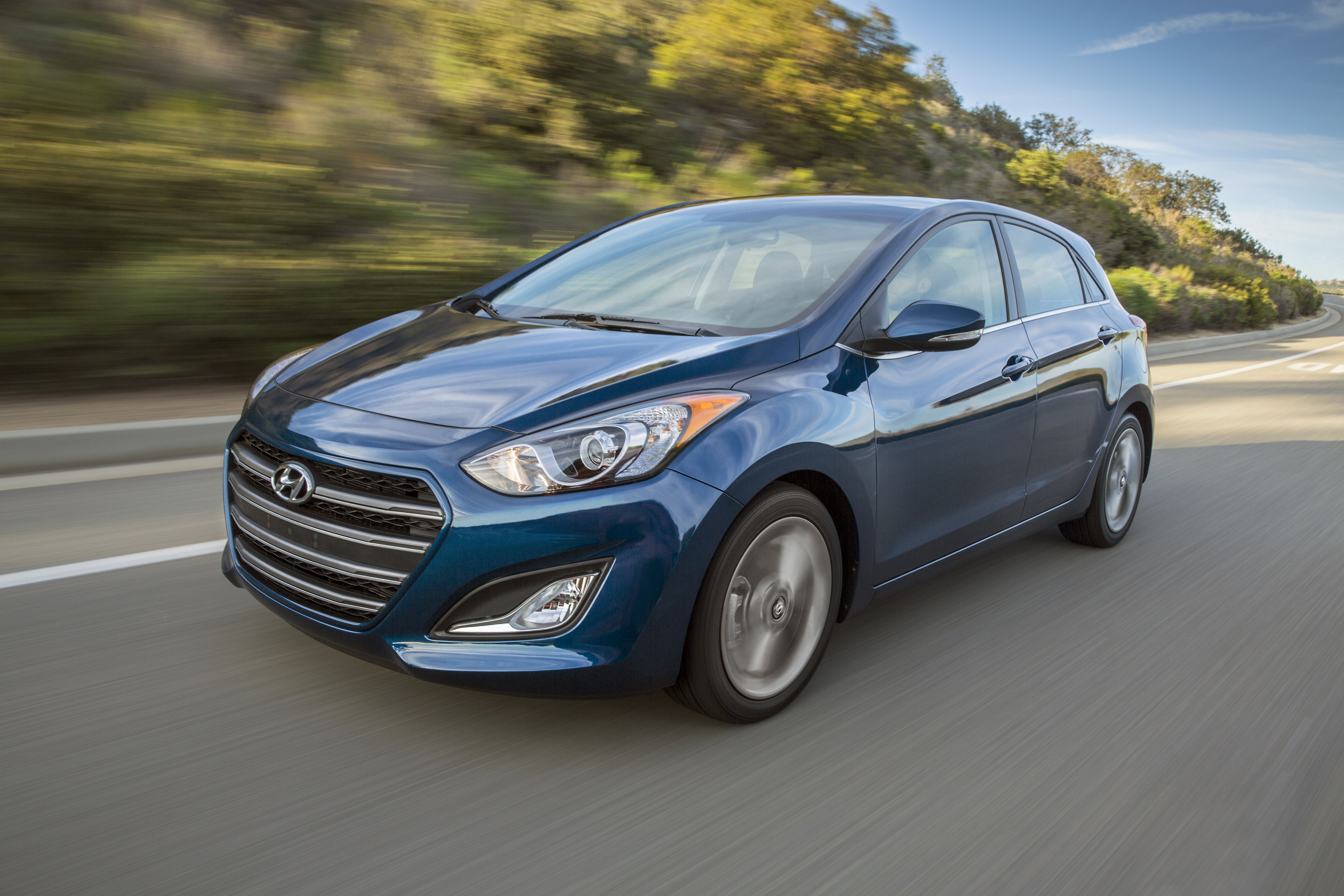 2016 Hyundai Elantra GT Sports Refreshed Look and New Tech