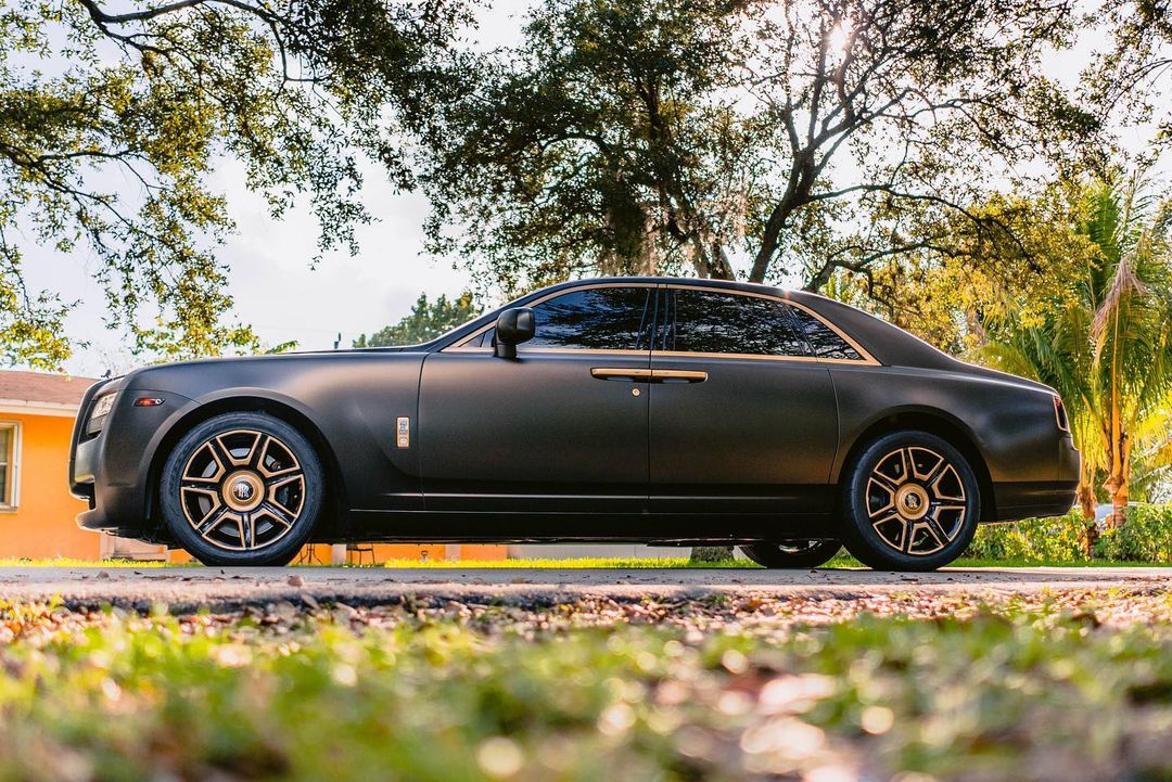 Swanky Rolls-Royce Ghost Shines Brightly Dark With Satin Gold Dust Sparkle  Wrap - autoevolution