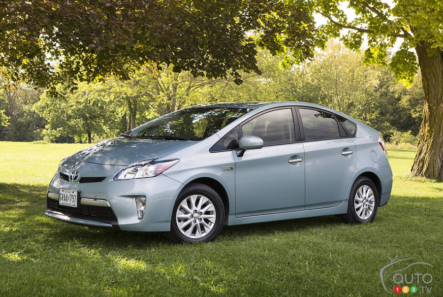 2013 Toyota Prius Plug-In Hybrid review | Car Reviews | Auto123