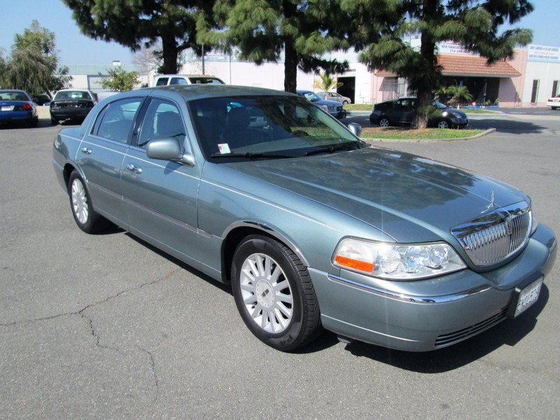 Used 2005 Lincoln Town Car for Sale Near Me in Huntington Beach, CA -  Autotrader