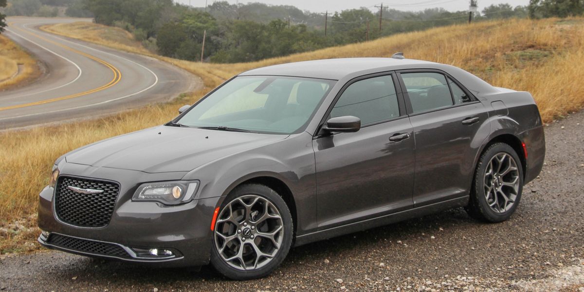 2015 Chrysler 300 V-6 RWD/AWD First Drive &#194;&#172;&#8211; Review  &#8211; Car and Driver