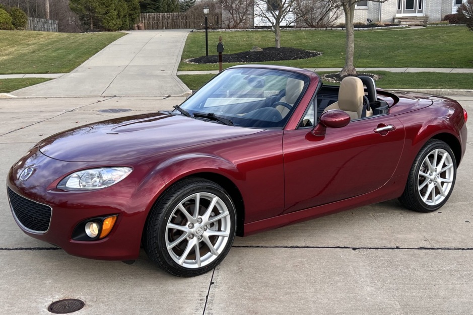 No Reserve: 2010 Mazda MX-5 Miata Grand Touring PRHT 6-Speed for sale on  BaT Auctions - sold for $16,600 on January 11, 2023 (Lot #95,532) | Bring a  Trailer