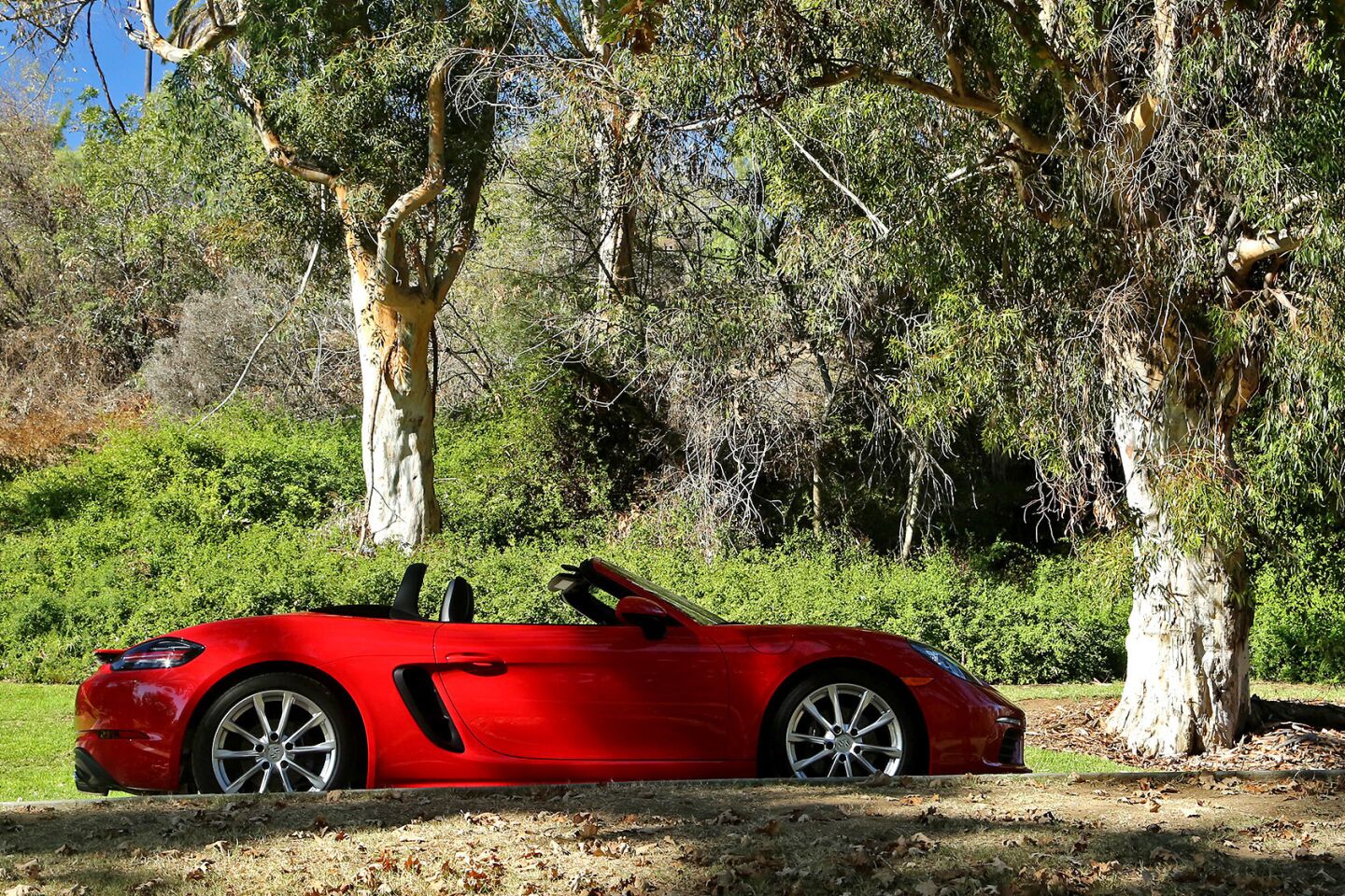 Porsche's new Boxster is fast, fun to drive and, for a Porsche, affordable  - Los Angeles Times