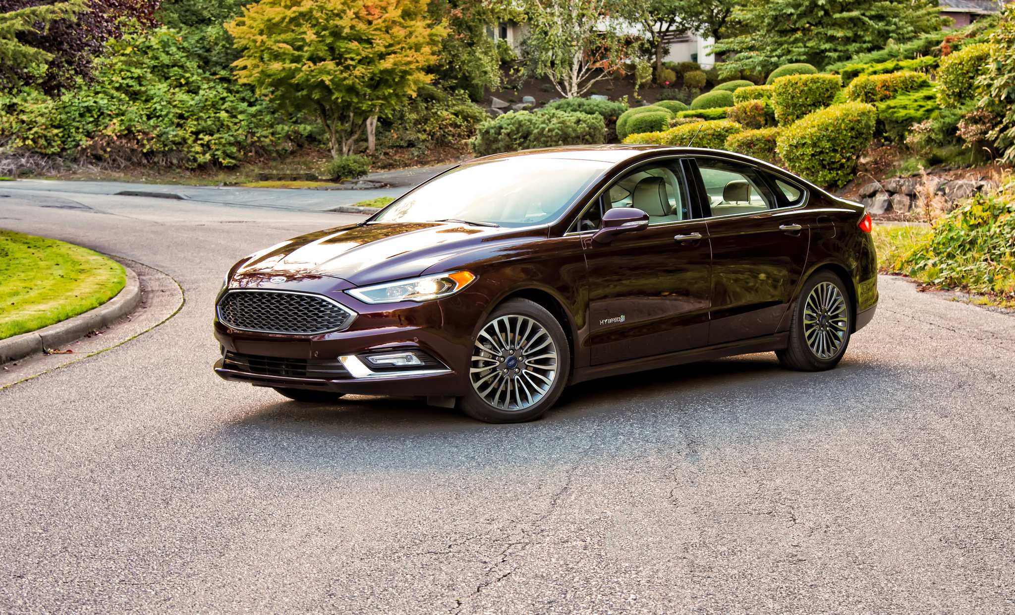 Video Review: Ford Fusion Hybrid Combines Savings and Style - The New York  Times