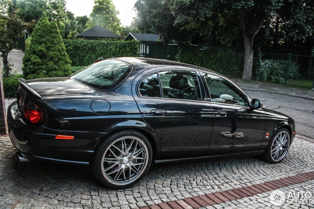 Jaguar S Type R. Right colour and wheels, they look alright and with the Jag  4.2l Supercharged V8, great chassis and toys… | Jaguar s type, Jaguar x,  Jaguar daimler