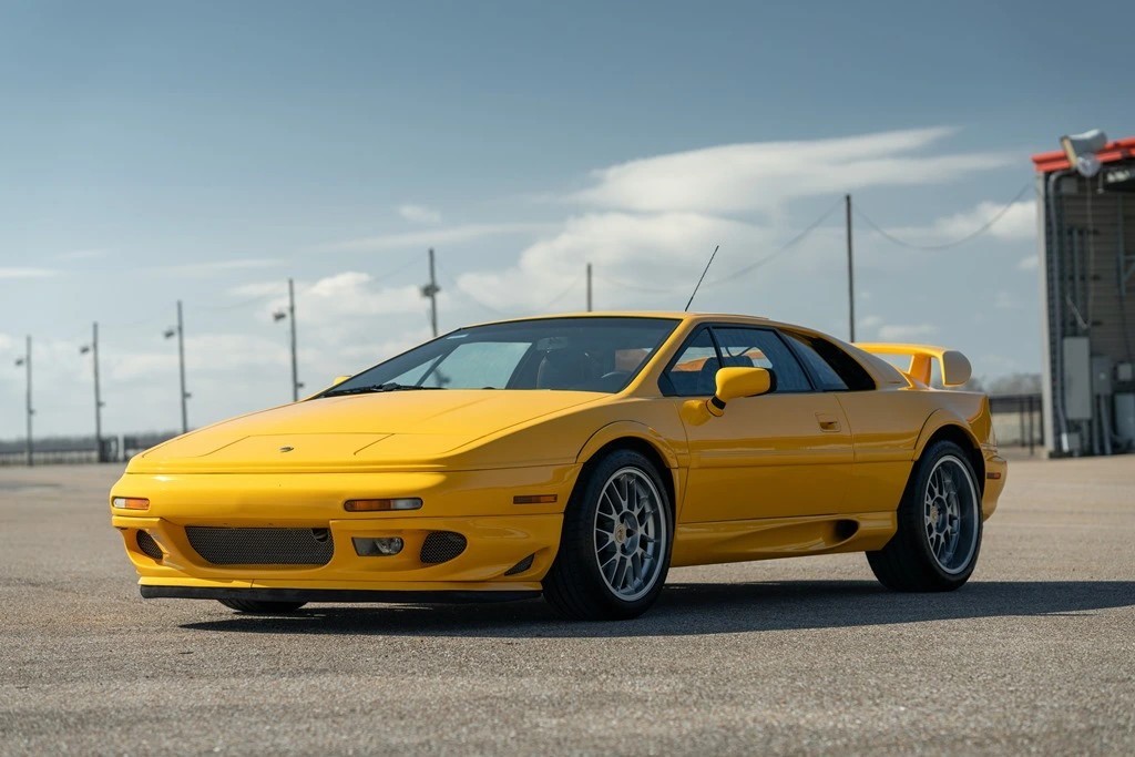 This 2004 Lotus Esprit V8 Final Edition Is Ready to Haunt Your Twin-Turbo  Dreams - autoevolution