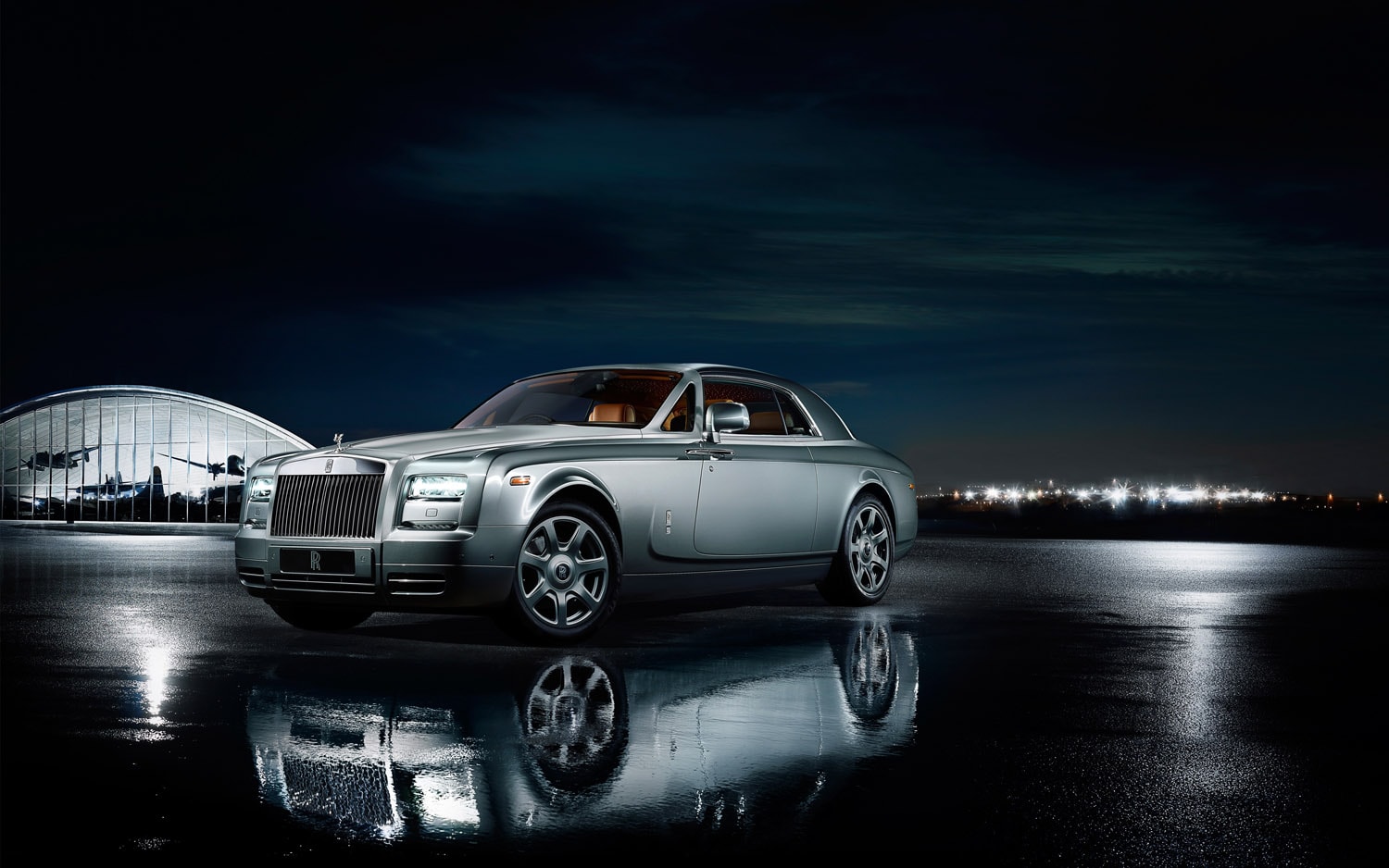 Rolls-Royce Phantom Aviator Collection Debuts with 'Rolls-Royce of  Cupholders'